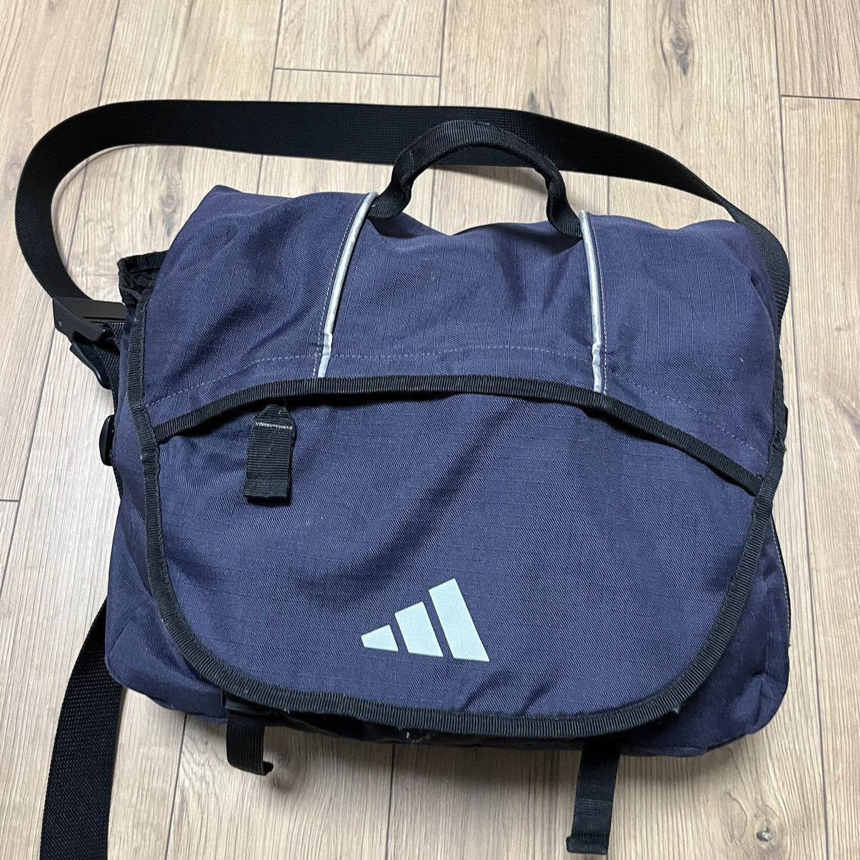Adidas Adidas Vintage Y2k Gorpcore Very Big Bag Size ONE SIZE - 3 Thumbnail
