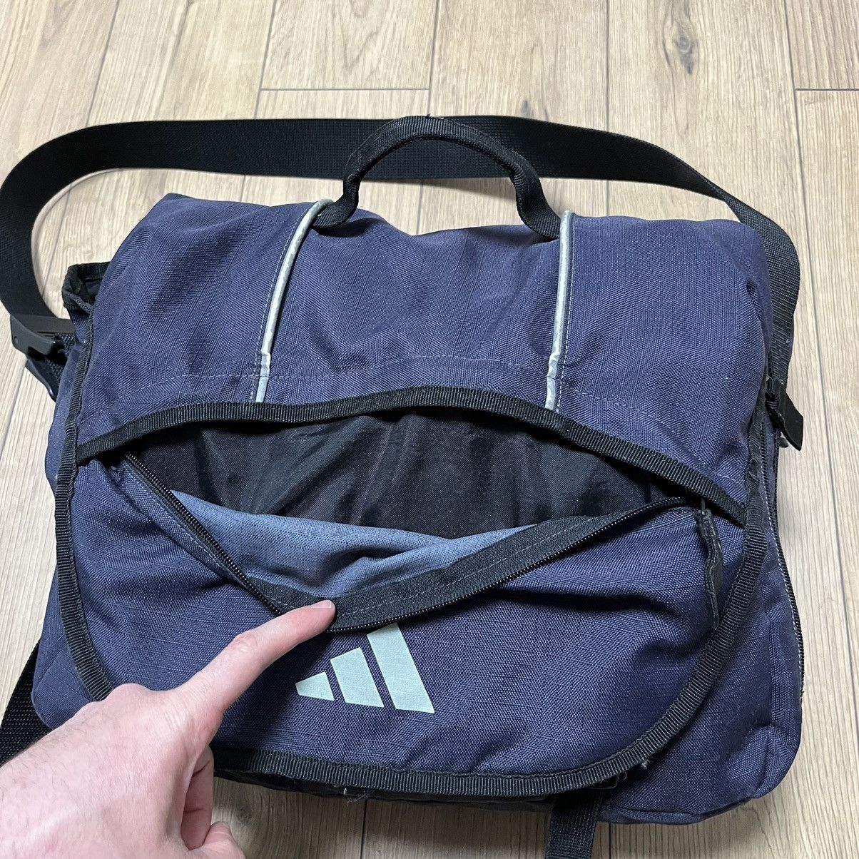 Adidas Adidas Vintage Y2k Gorpcore Very Big Bag Size ONE SIZE - 4 Thumbnail