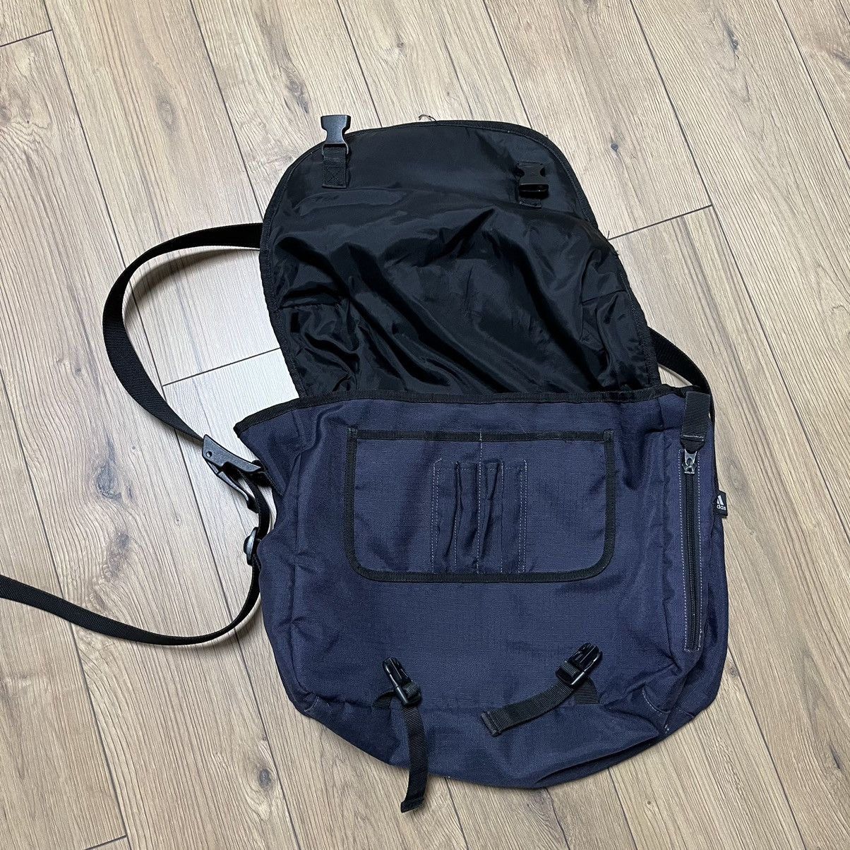 Adidas Adidas Vintage Y2k Gorpcore Very Big Bag Size ONE SIZE - 14 Thumbnail