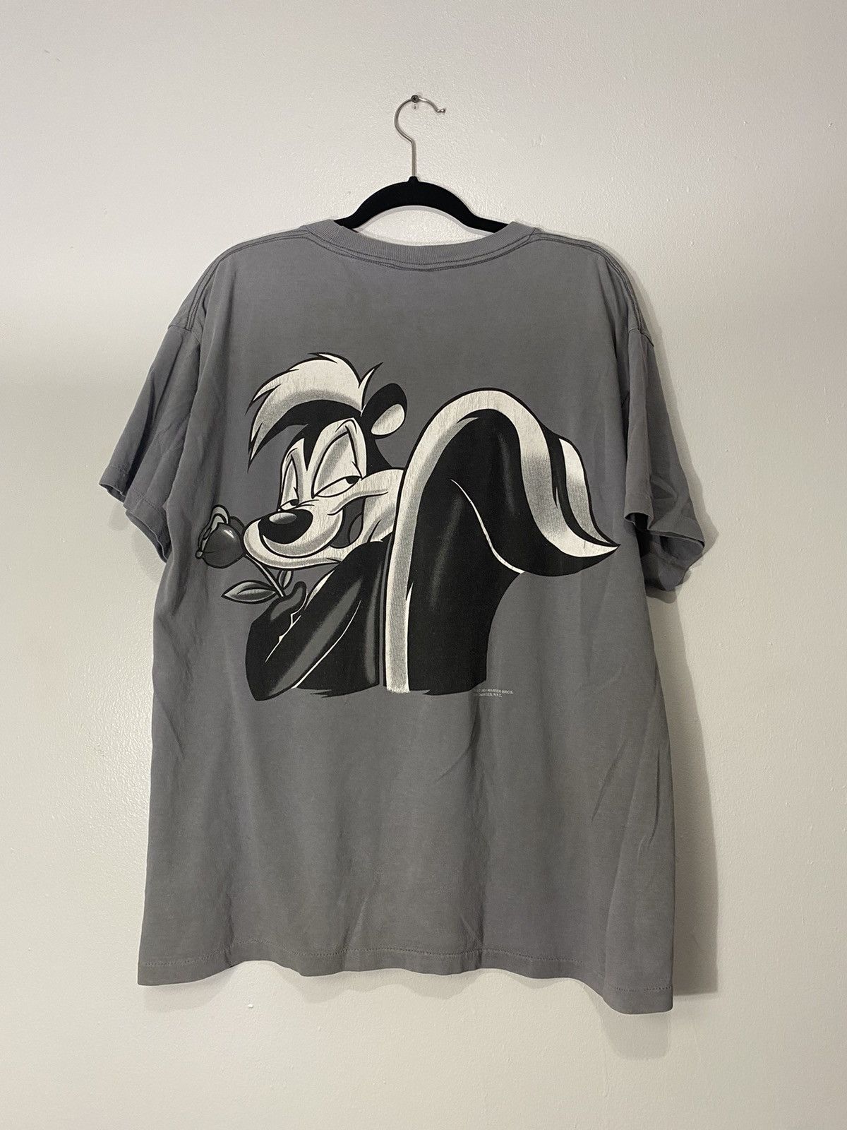 Vintage Vintage 1996 Pepe Le Pew Skunkwear Calvin Klein T-Shirt Size US L / EU 52-54 / 3 - 1 Thumbnail