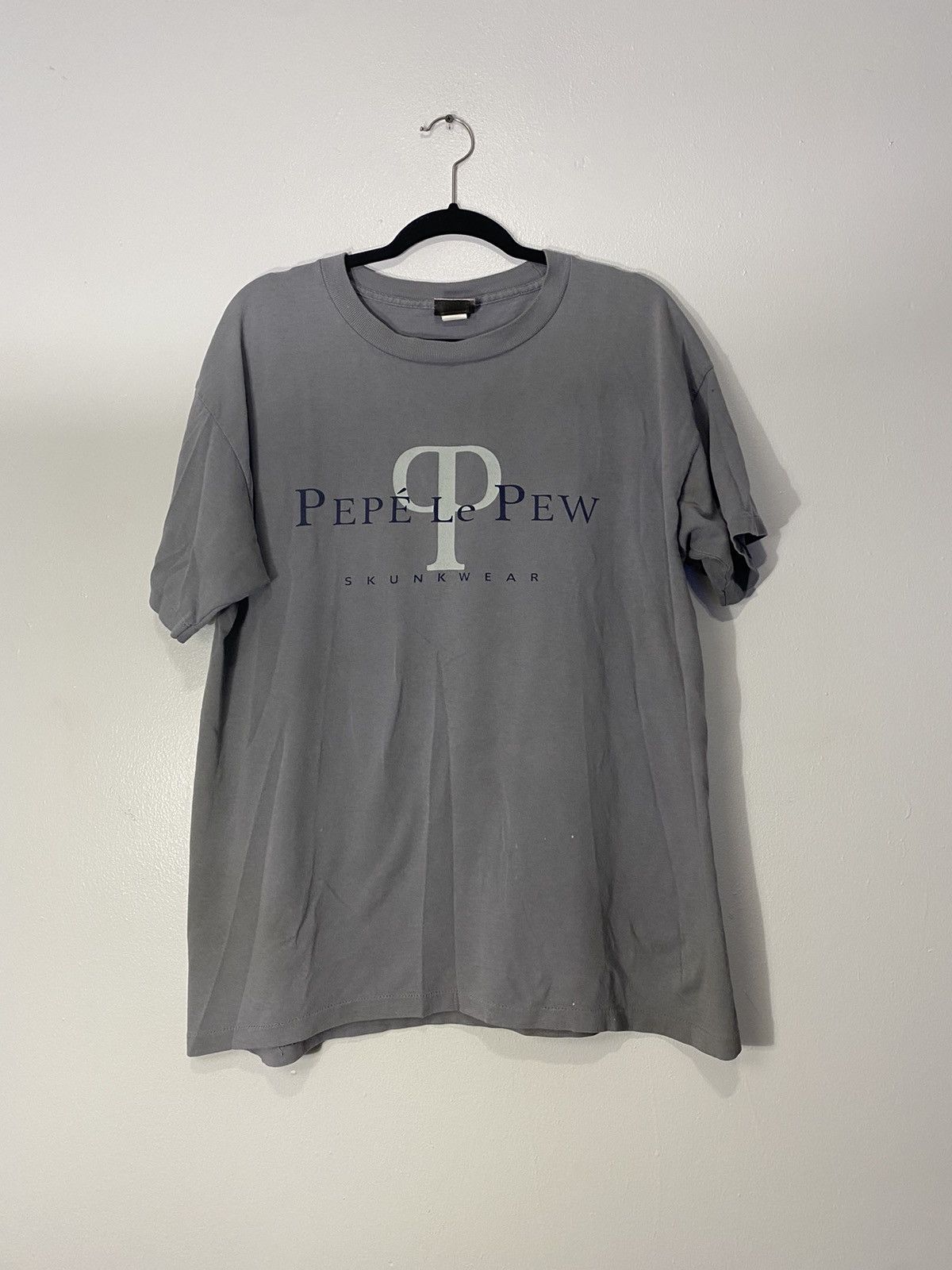 Vintage Vintage 1996 Pepe Le Pew Skunkwear Calvin Klein T-Shirt Size US L / EU 52-54 / 3 - 2 Thumbnail