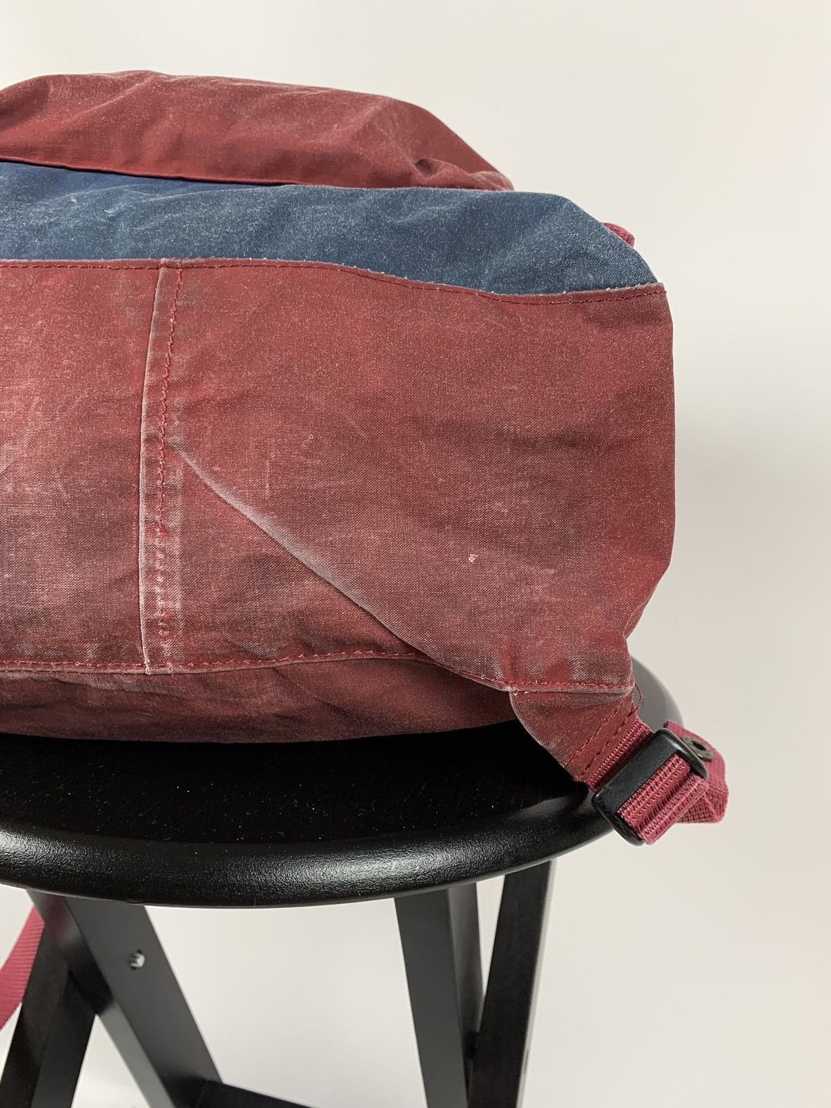 Fjallraven Vintage Fjallraven Kanken Distressed Burgundy Backpack Bag Size ONE SIZE - 21 Thumbnail