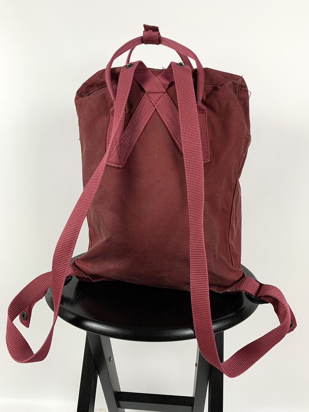 Fjallraven Vintage Fjallraven Kanken Distressed Burgundy Backpack Bag Size ONE SIZE - 9 Thumbnail