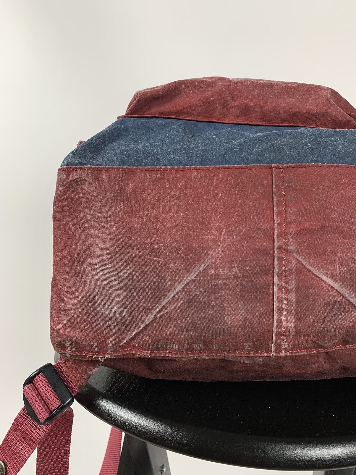 Fjallraven Vintage Fjallraven Kanken Distressed Burgundy Backpack Bag Size ONE SIZE - 20 Thumbnail