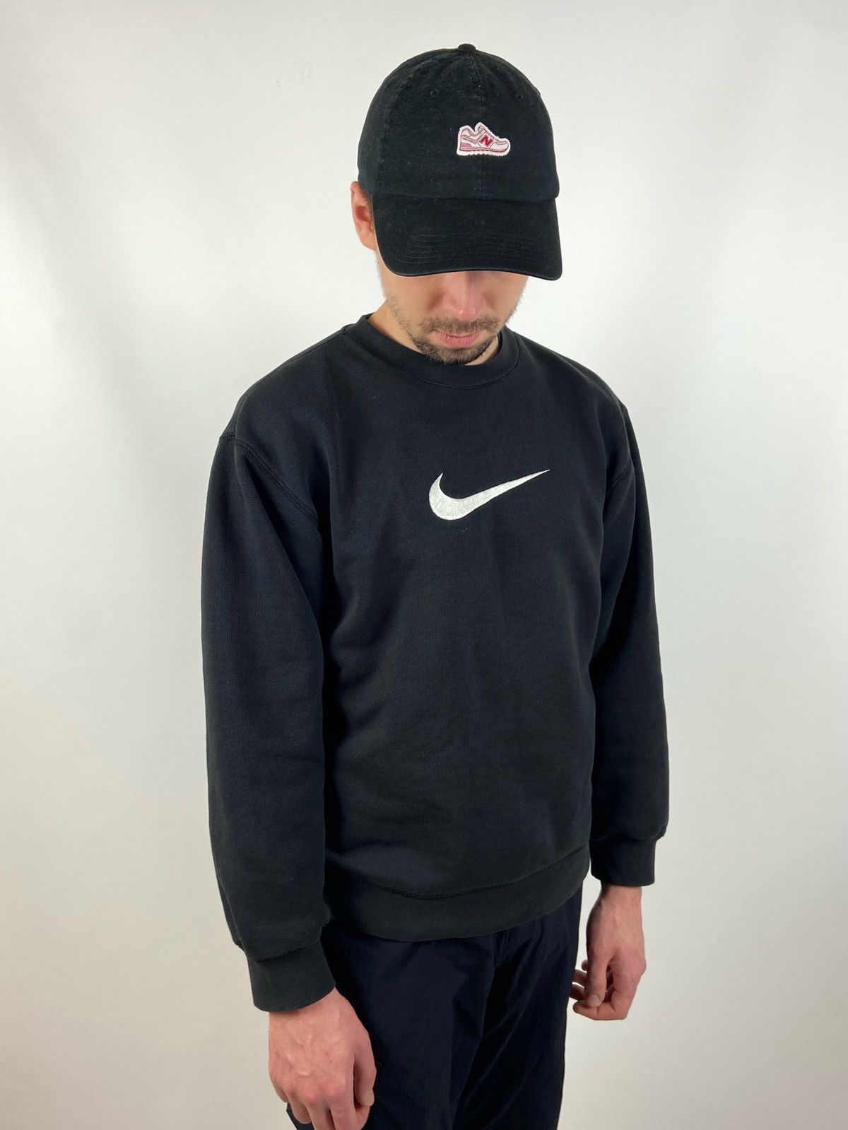 Nike Vintage Nike Big Logo Center Embroidered Swoosh Sweatshirt Size US S / EU 44-46 / 1 - 1 Thumbnail