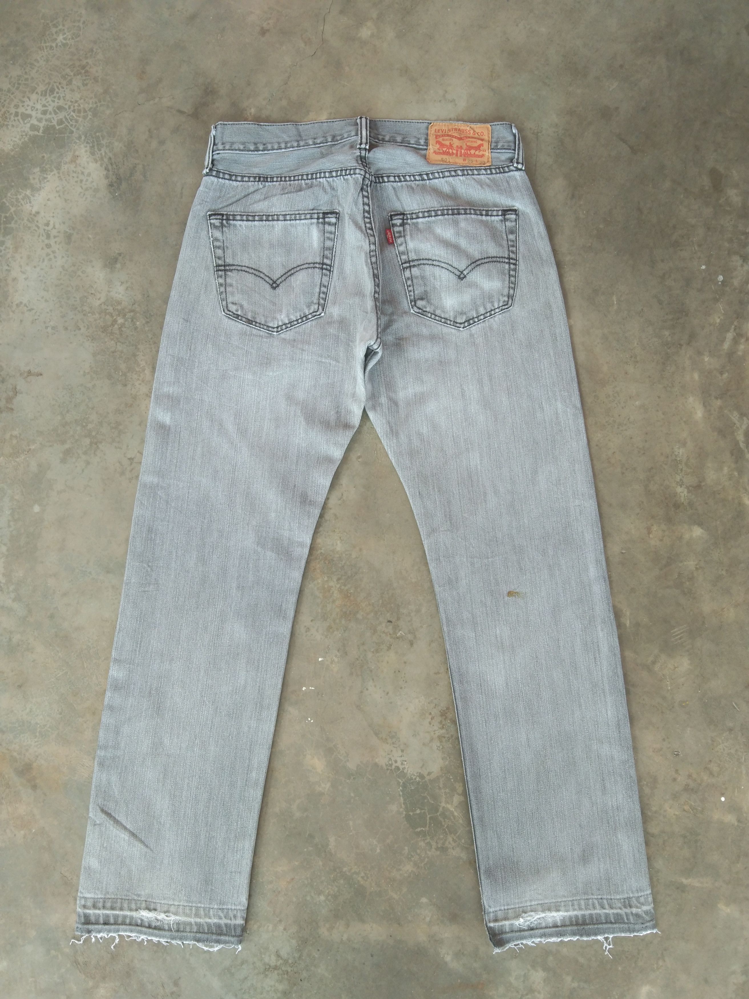 Levi's Vintage Levis 501 Grey Released Hem Distressed Jeans Size US 29 - 2 Thumbnail