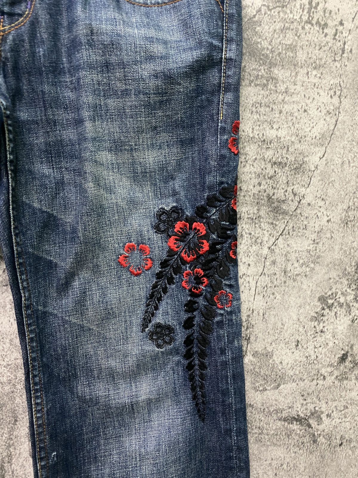Designer × Japanese Brand Japanese TAKEO KIKUCHI Floral motif Embroidered Denim Size US 31 - 5 Thumbnail