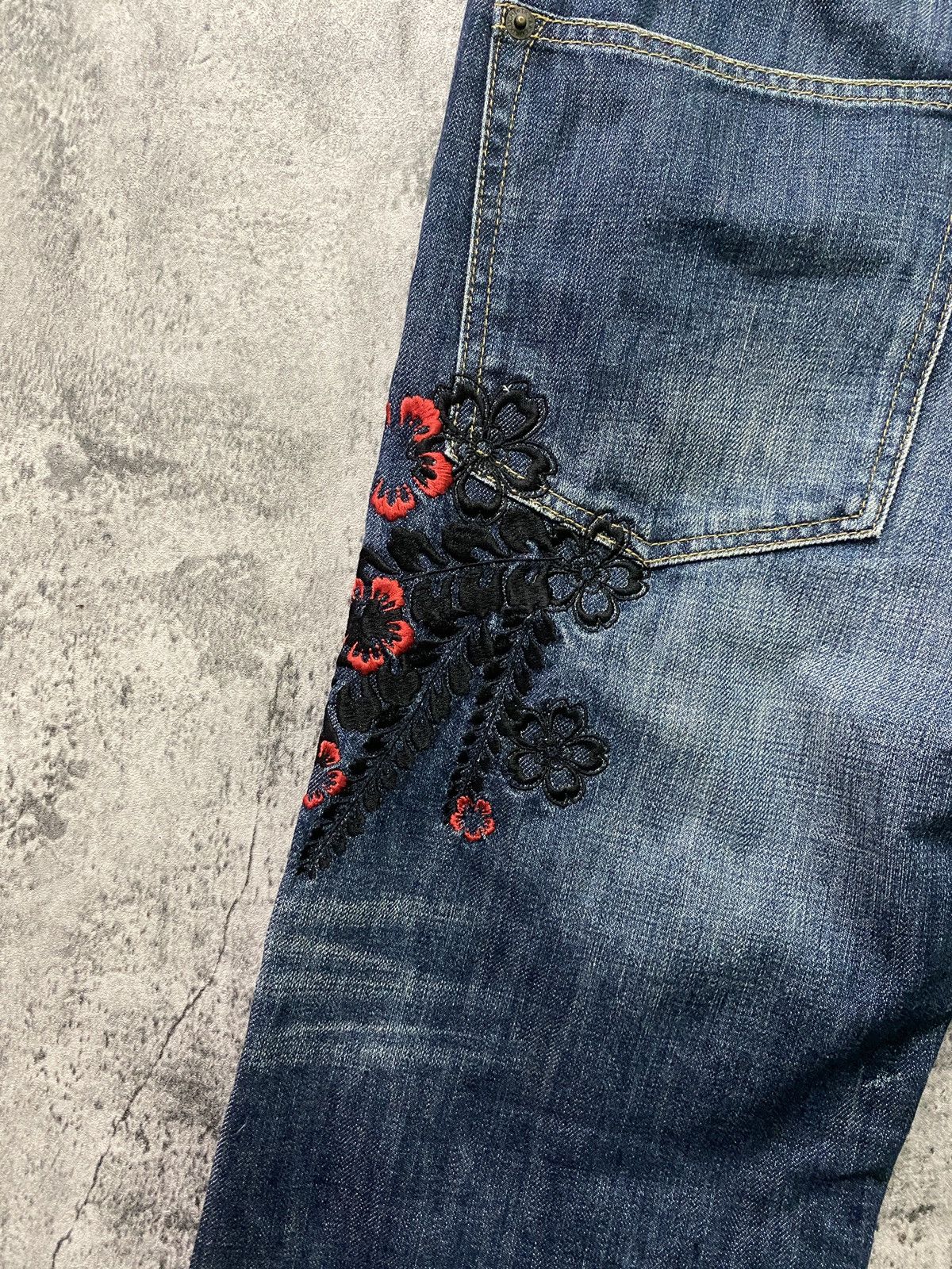 Designer × Japanese Brand Japanese TAKEO KIKUCHI Floral motif Embroidered Denim Size US 31 - 9 Thumbnail