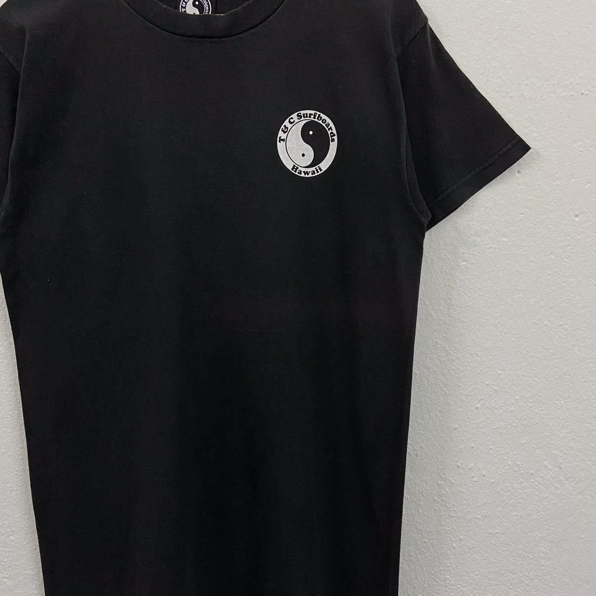 Vintage Rare Vintage 90s T&C Surfboarding Design Tshirt Size US M / EU 48-50 / 2 - 6 Thumbnail