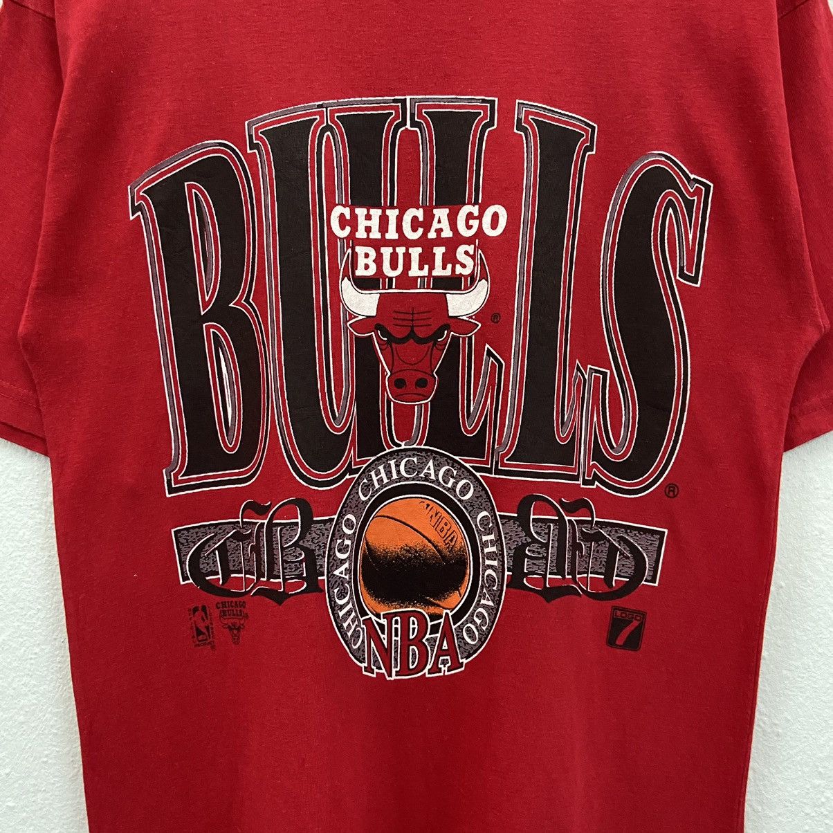 NBA × Vintage Rare Vintage 90s NBA Chicago Bulls By Logo 7 Tshirt Size US M / EU 48-50 / 2 - 4 Thumbnail