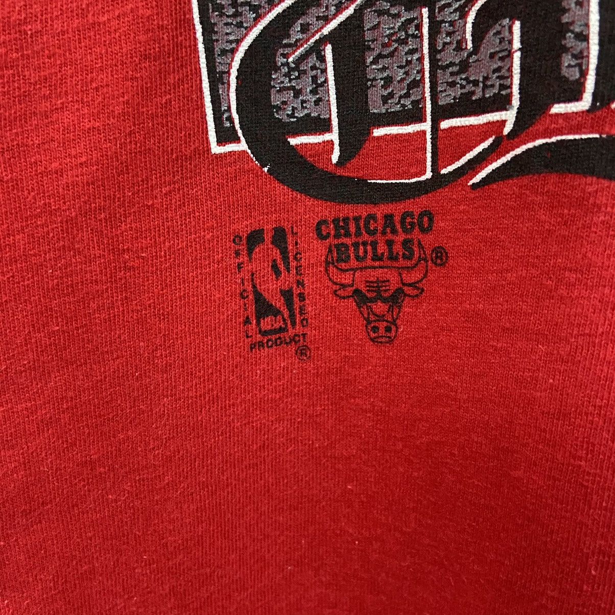 NBA × Vintage Rare Vintage 90s NBA Chicago Bulls By Logo 7 Tshirt Size US M / EU 48-50 / 2 - 5 Thumbnail