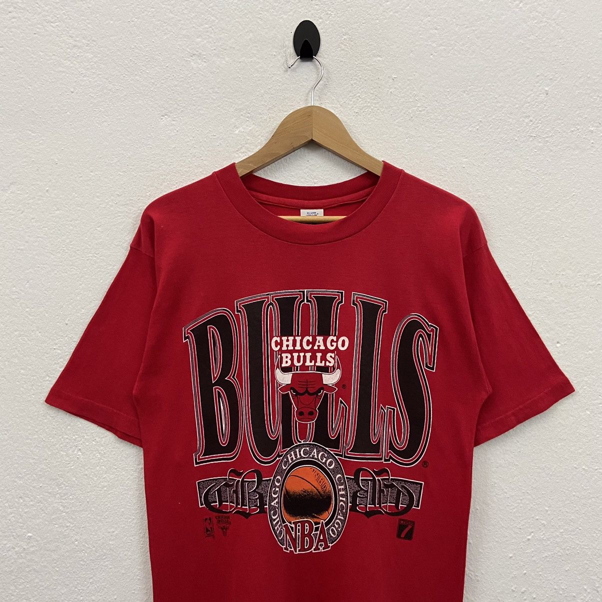 NBA × Vintage Rare Vintage 90s NBA Chicago Bulls By Logo 7 Tshirt Size US M / EU 48-50 / 2 - 2 Thumbnail