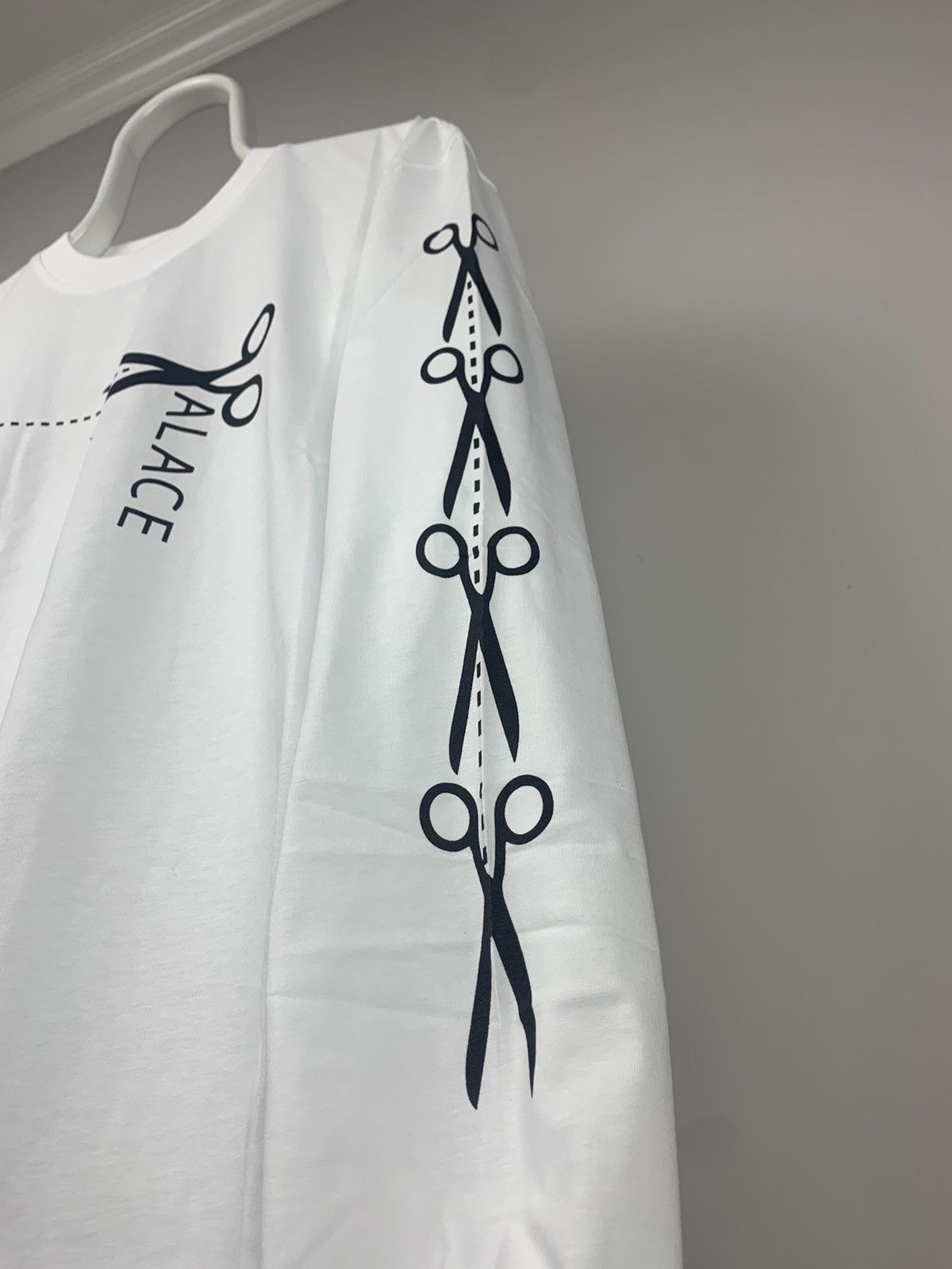 Palace Palace Scissor Longsleeve Tee White Medium Size US M / EU 48-50 / 2 - 2 Thumbnail