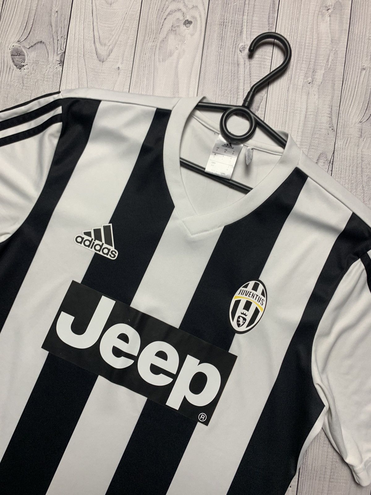 Adidas × Vintage Vintage soccer jersey Juventus size S Adidas Size US S / EU 44-46 / 1 - 3 Thumbnail