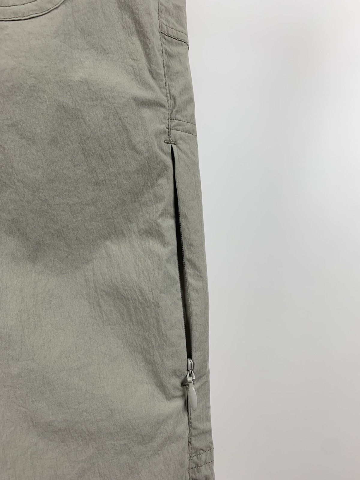Arc'teryx Vintage Arcteryx Nylon Grey Cargo Pants Travis Style Size US 28 / EU 44 - 19 Thumbnail