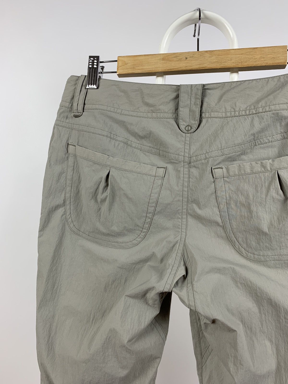Arc'teryx Vintage Arcteryx Nylon Grey Cargo Pants Travis Style Size US 28 / EU 44 - 16 Thumbnail