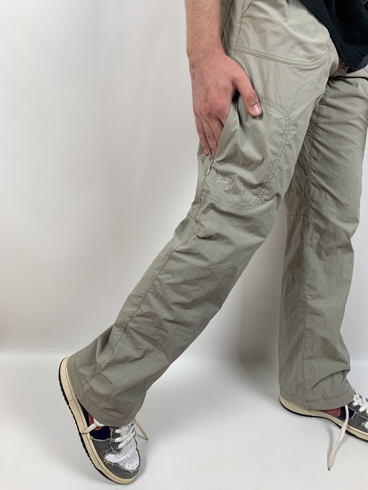 Arc'teryx Vintage Arcteryx Nylon Grey Cargo Pants Travis Style Size US 28 / EU 44 - 2 Thumbnail