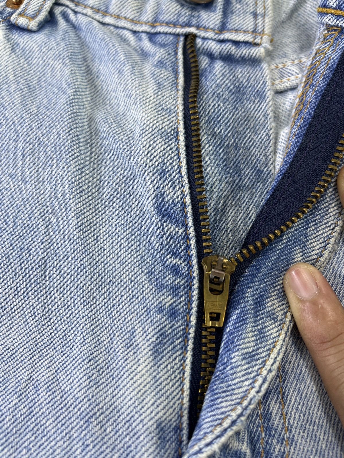 Levi's × Vintage 90's Vintage Levis 607 Light wash Jeans - J785 Size US 30 / EU 46 - 6 Thumbnail