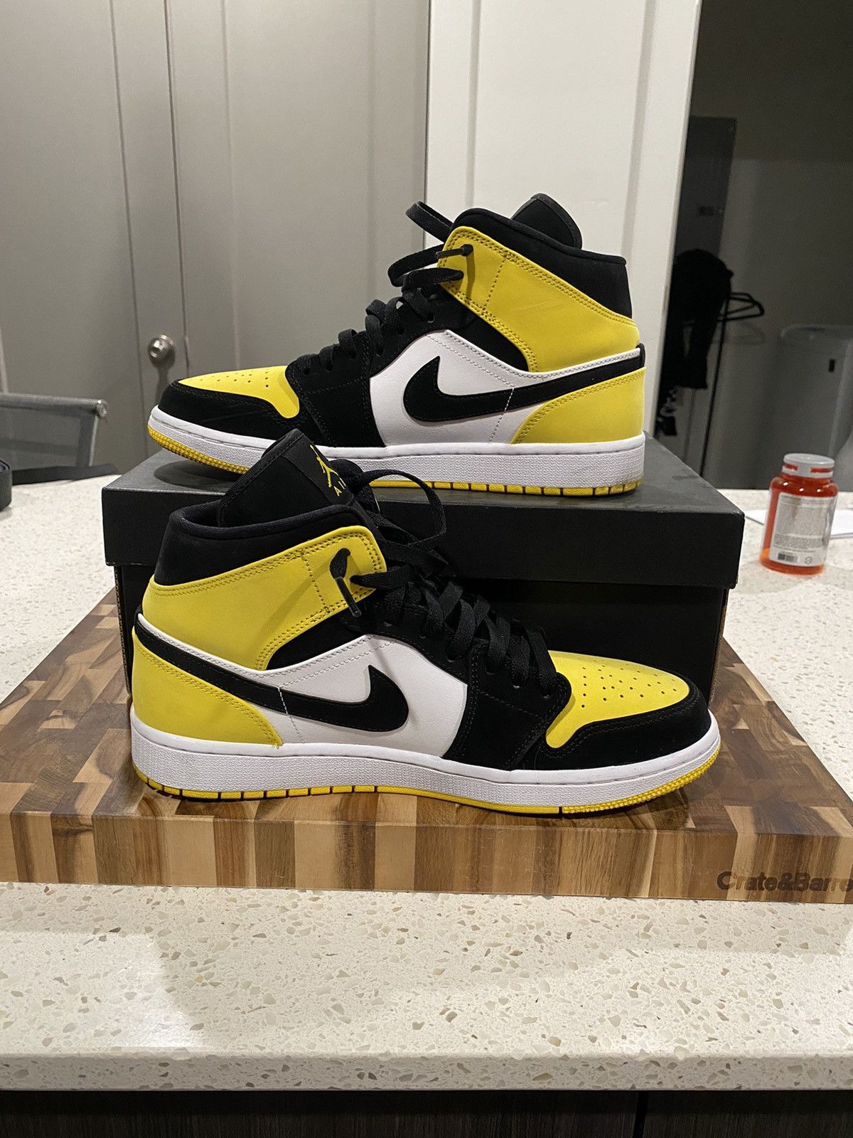Nike Jordan 1 Mid SE Yellow Toe Size US 9.5 / EU 42-43 - 2 Thumbnail