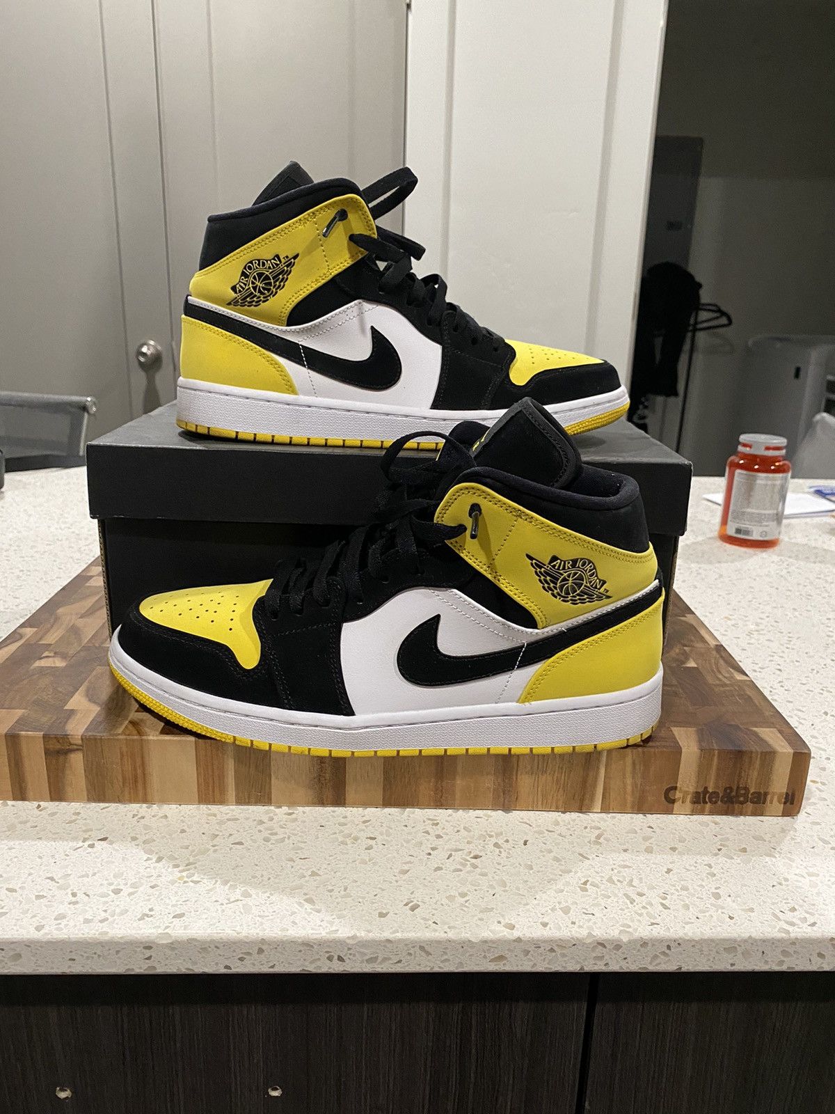 Nike Jordan 1 Mid SE Yellow Toe Size US 9.5 / EU 42-43 - 1 Thumbnail
