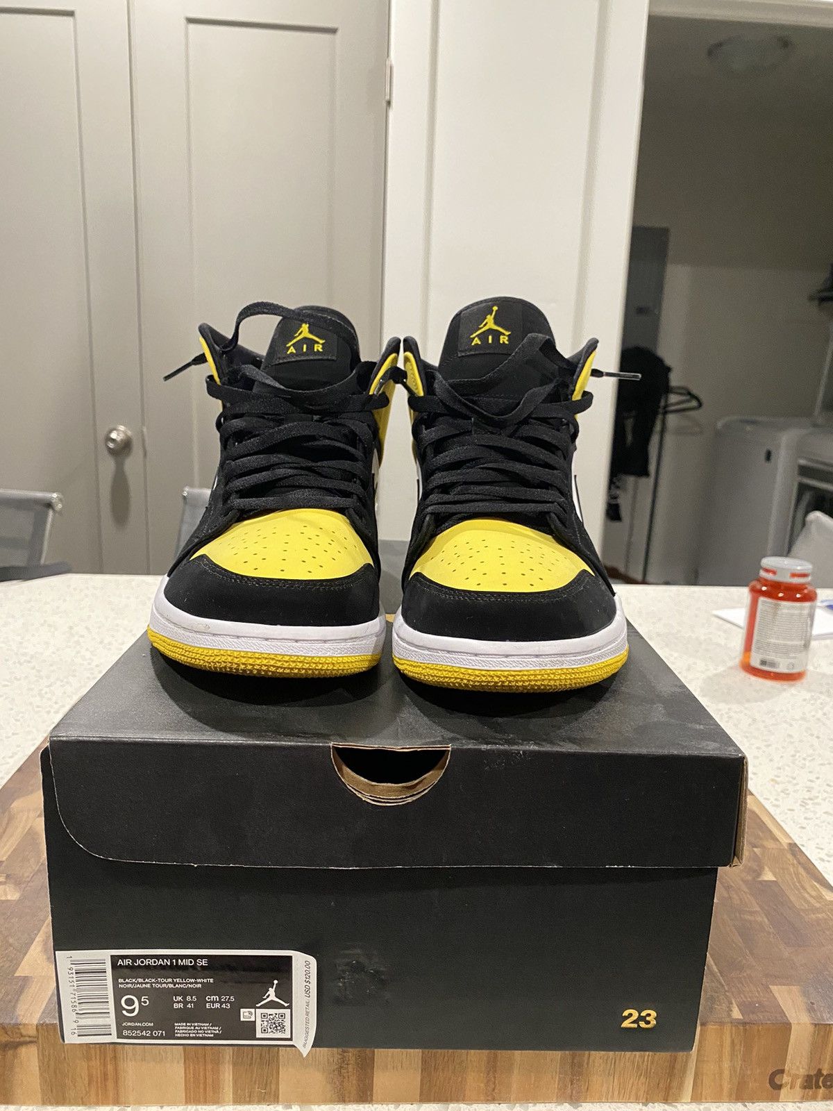 Nike Jordan 1 Mid SE Yellow Toe Size US 9.5 / EU 42-43 - 3 Thumbnail