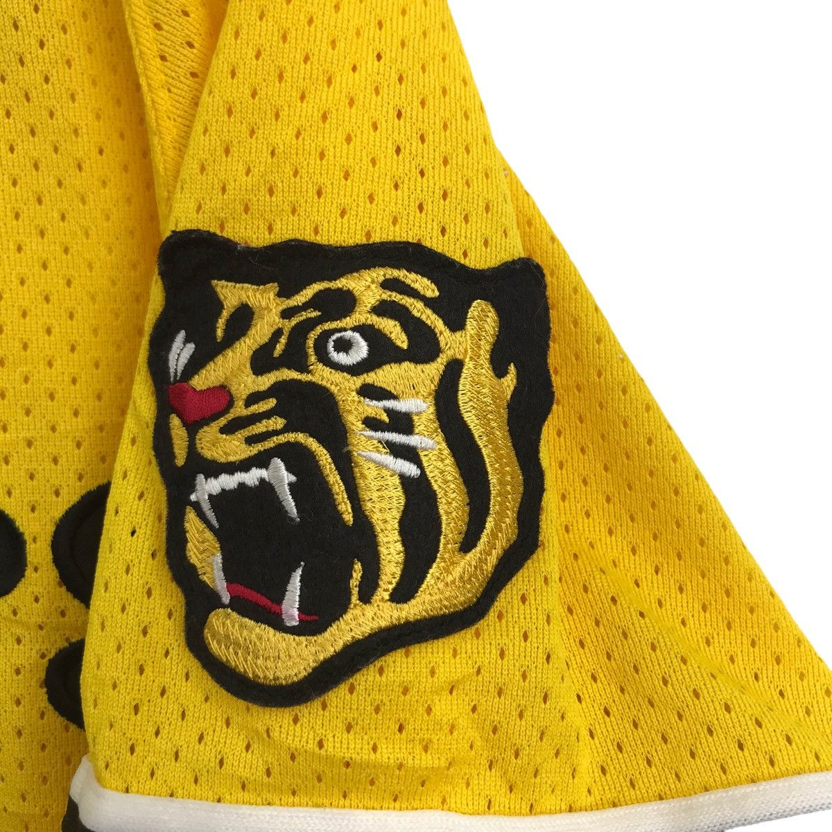 Vintage HANSHIN TIGER Japan National Baseball Yellow Jersey T Shirt Size US L / EU 52-54 / 3 - 4 Thumbnail
