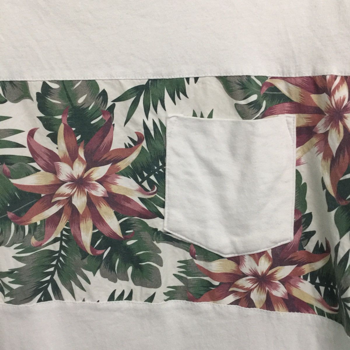Japanese Brand Hawaii design Japanese brand tee Size US L / EU 52-54 / 3 - 4 Thumbnail