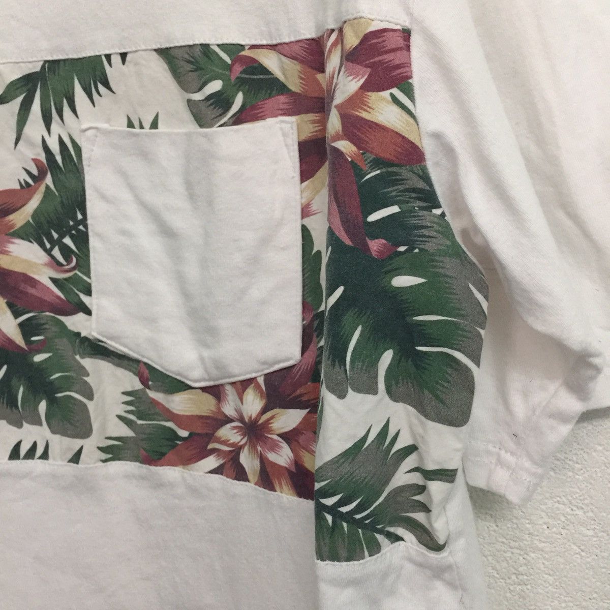 Japanese Brand Hawaii design Japanese brand tee Size US L / EU 52-54 / 3 - 5 Thumbnail