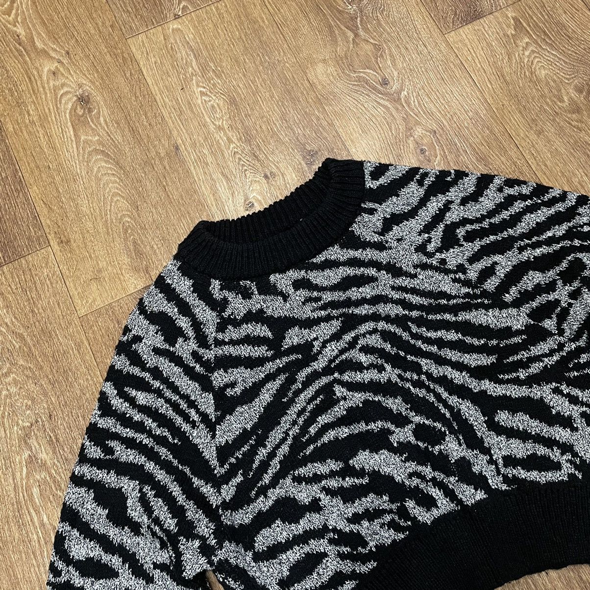 Vintage Vintage Y2K Zebra Stripe Crop Sweater Grunge Streetwear L Size L / US 10 / IT 46 - 5 Thumbnail
