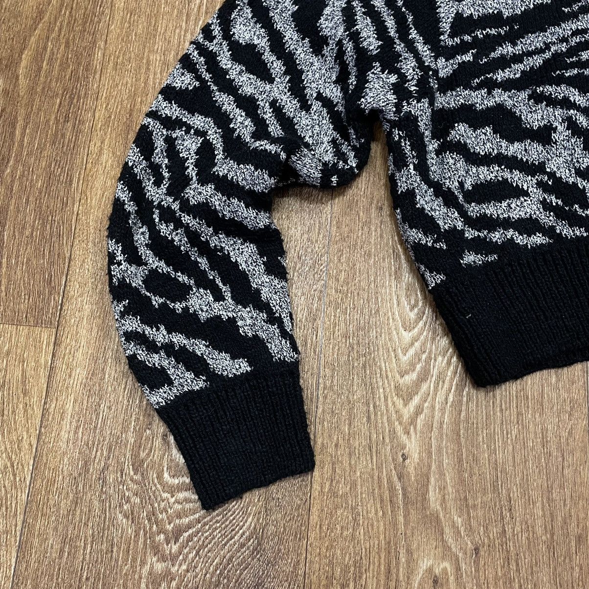 Vintage Vintage Y2K Zebra Stripe Crop Sweater Grunge Streetwear L Size L / US 10 / IT 46 - 3 Thumbnail