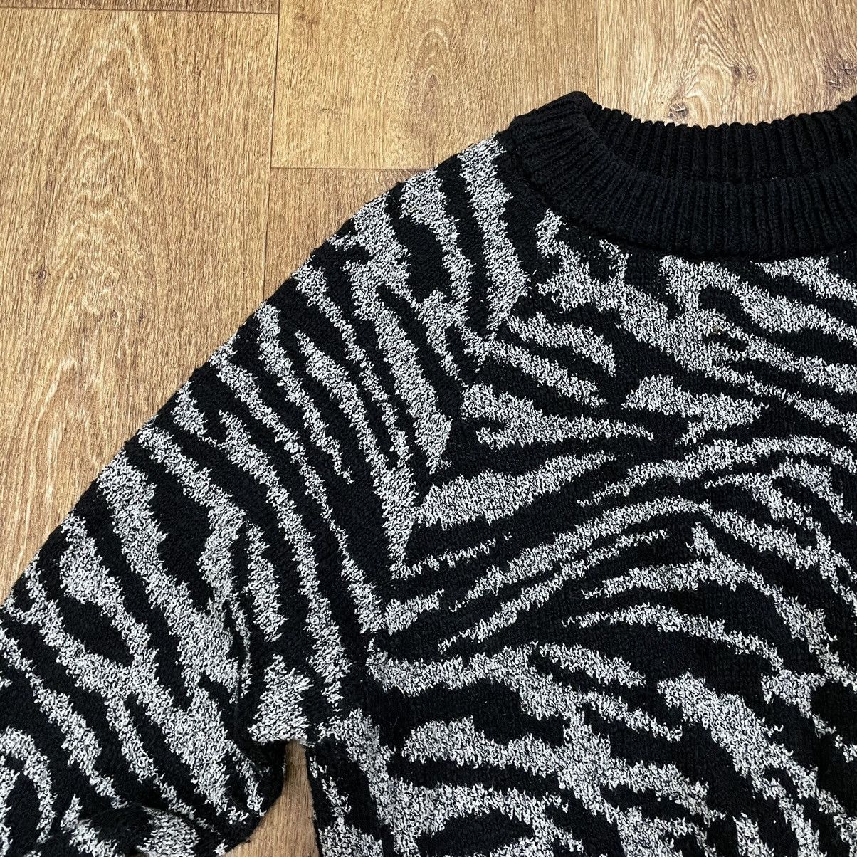 Vintage Vintage Y2K Zebra Stripe Crop Sweater Grunge Streetwear L Size L / US 10 / IT 46 - 4 Thumbnail