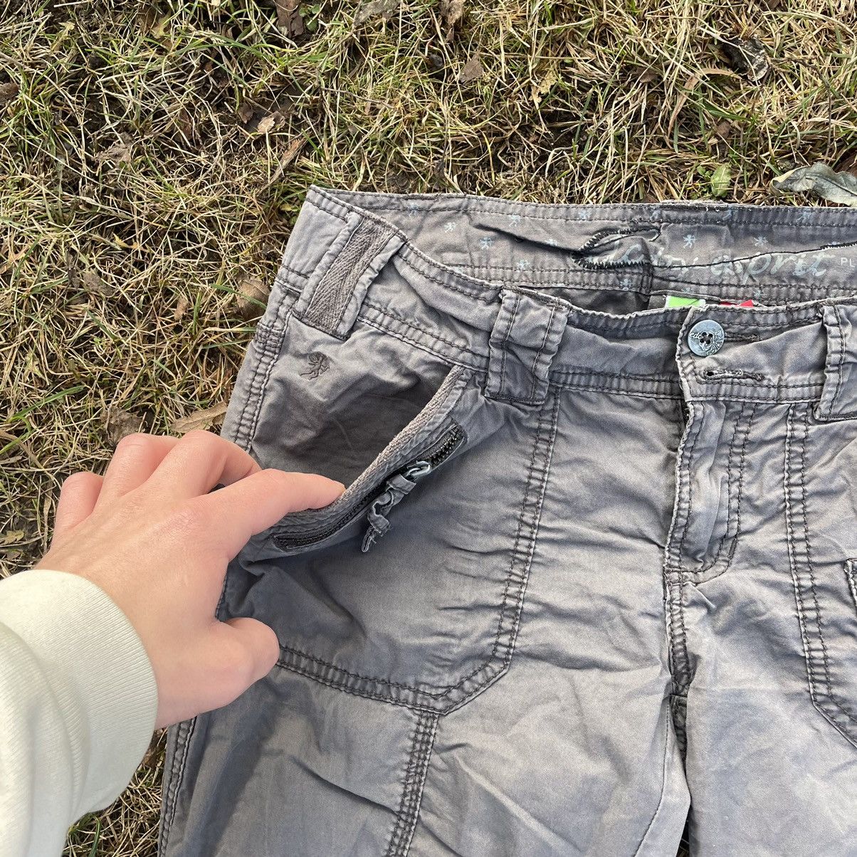 Vintage Vintage 90s Baggy Cargo Pants Faded Streetwear Y2K Logo 30 Size 30" / US 8 / IT 44 - 5 Thumbnail