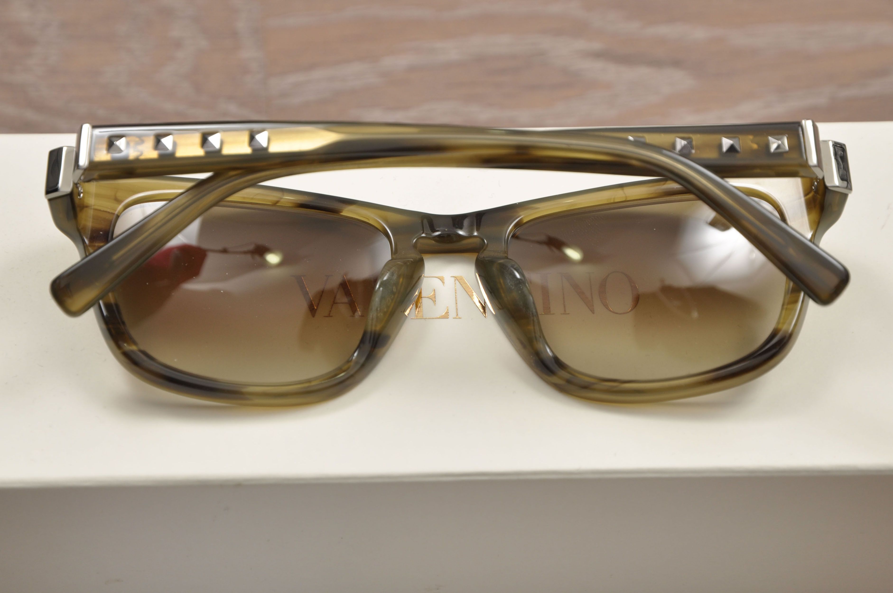 Valentino 350$ Authentic Camouflage Khaki Rockstud Sunglasses Size ONE SIZE - 2 Thumbnail