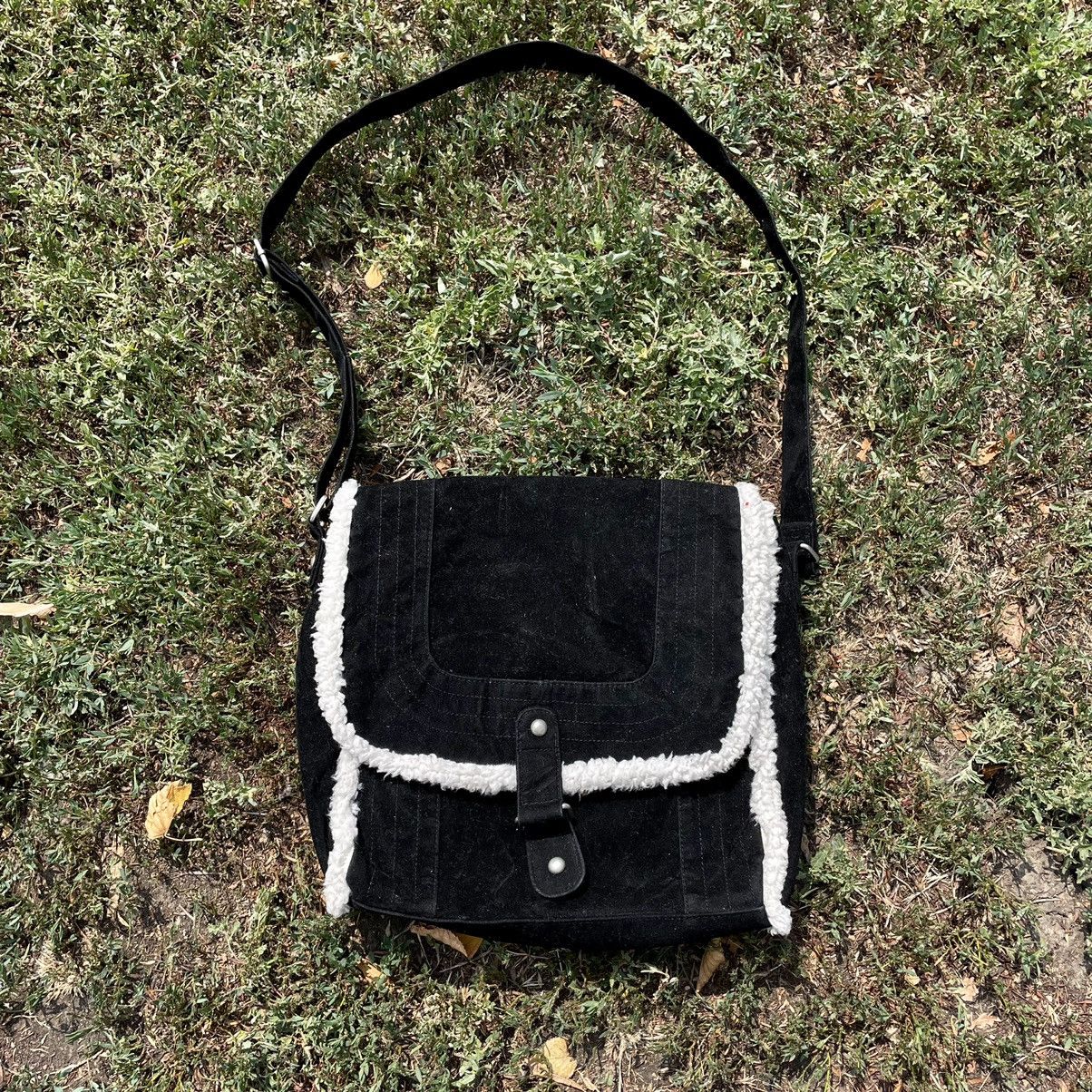 Archival Clothing x Avant Garde Vintage Y2K Teddy Crossbody Bag With Pockets Streetwear in Black