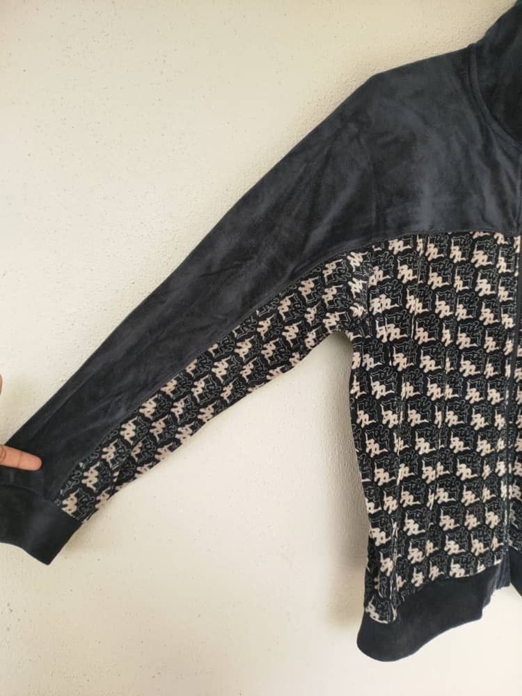 Japanese Brand Oversize Kappa x GU Monogram Velvet Sweater Size US S / EU 44-46 / 1 - 3 Thumbnail