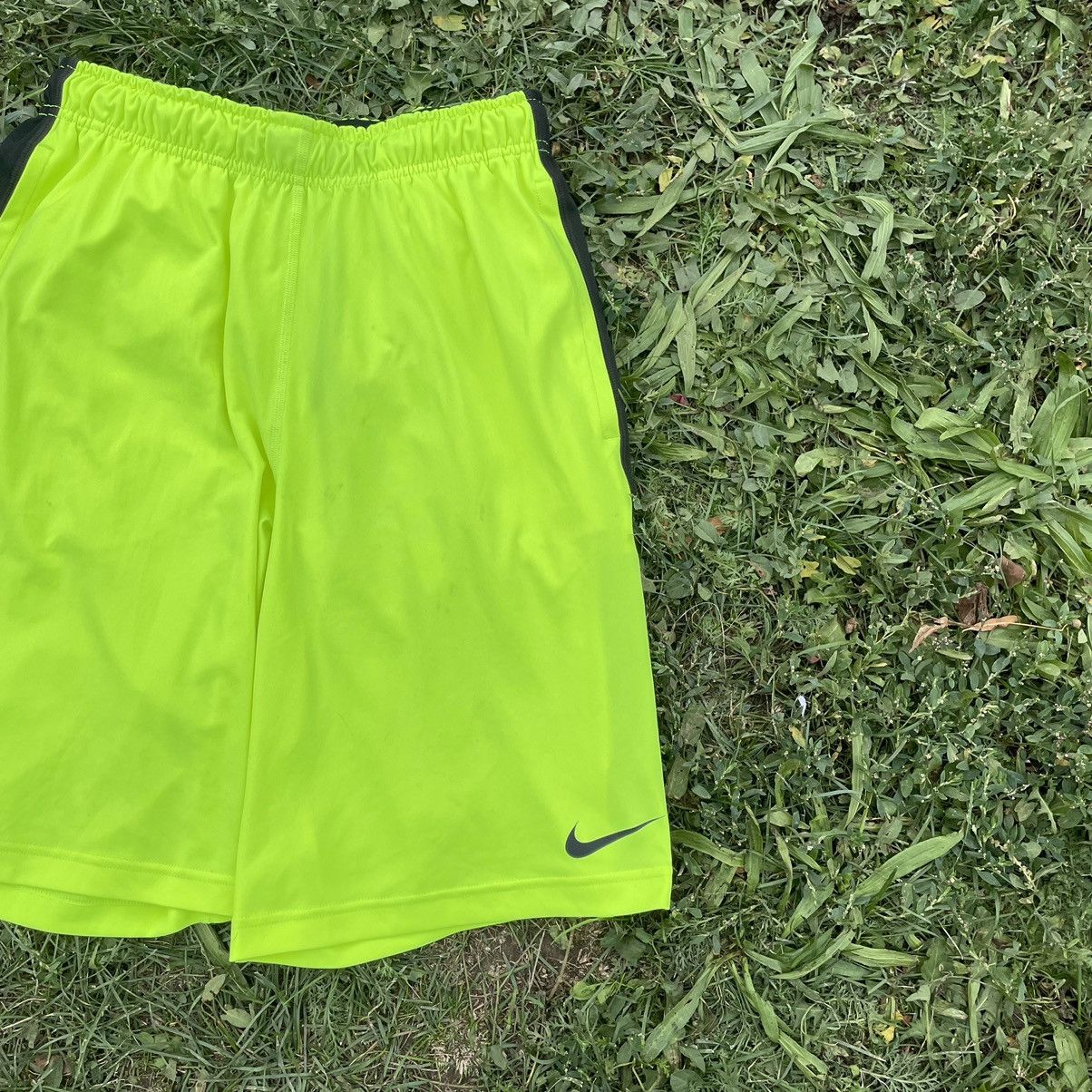 Vintage Vintage Nike Swoosh Logo Shorts Y2K Streetwear Neon Slim 30 Size US 30 / EU 46 - 2 Thumbnail