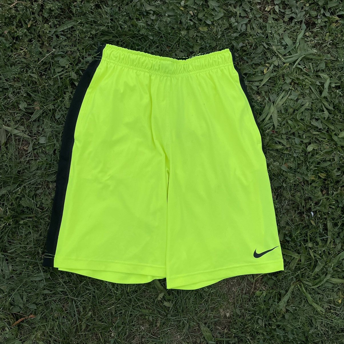 Vintage Vintage Nike Swoosh Logo Shorts Y2K Streetwear Neon Slim 30 Size US 30 / EU 46 - 1 Thumbnail