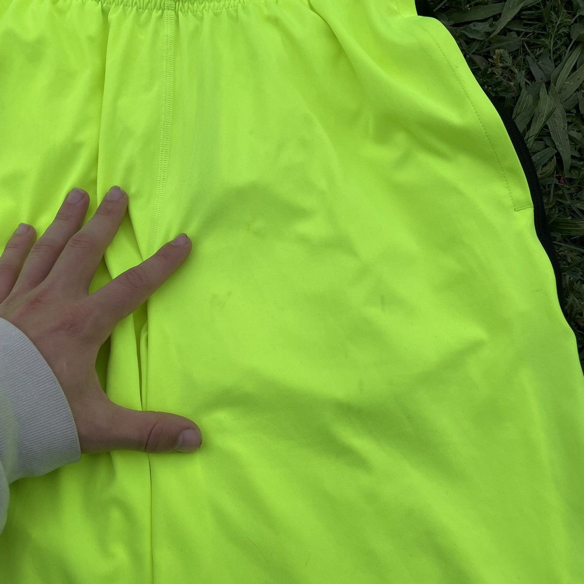 Vintage Vintage Nike Swoosh Logo Shorts Y2K Streetwear Neon Slim 30 Size US 30 / EU 46 - 5 Thumbnail