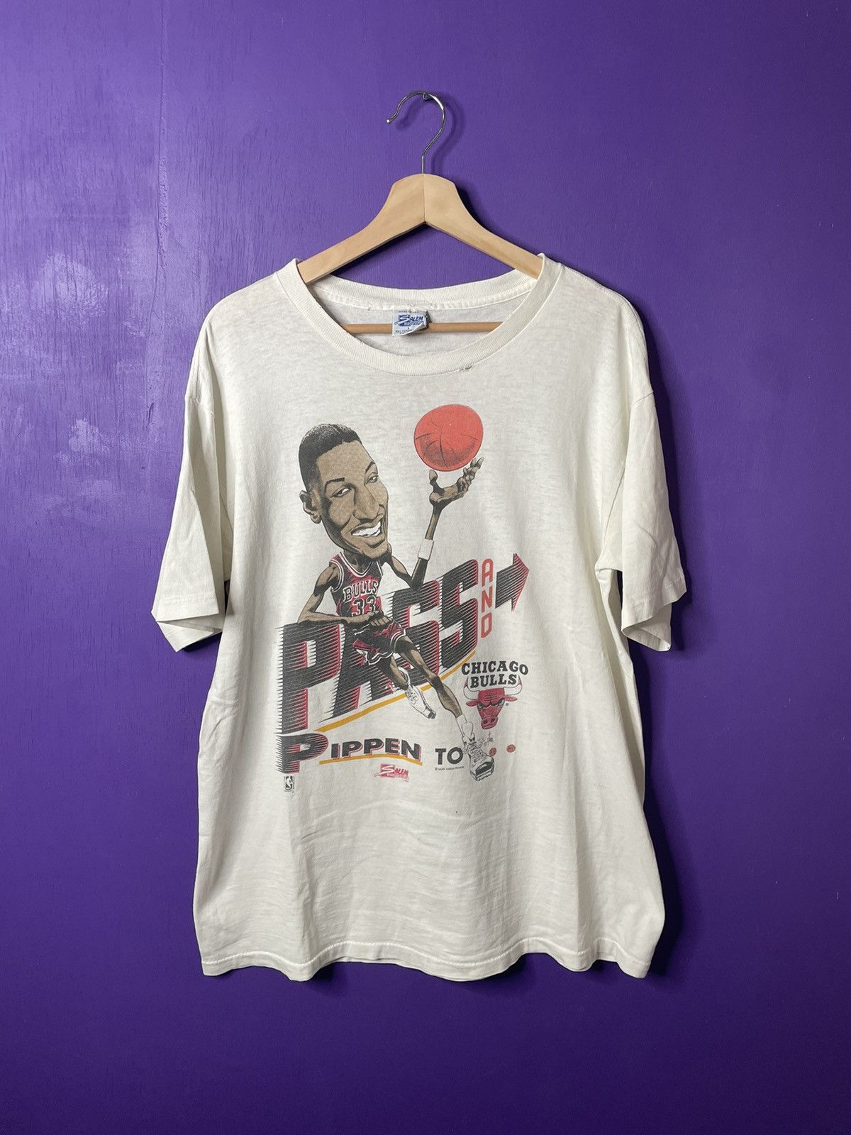 image of NBA x Salem Vintage Jordan/pippen Pass And Smash Wrap Around T-Shirt in White, Men's (Size Large)