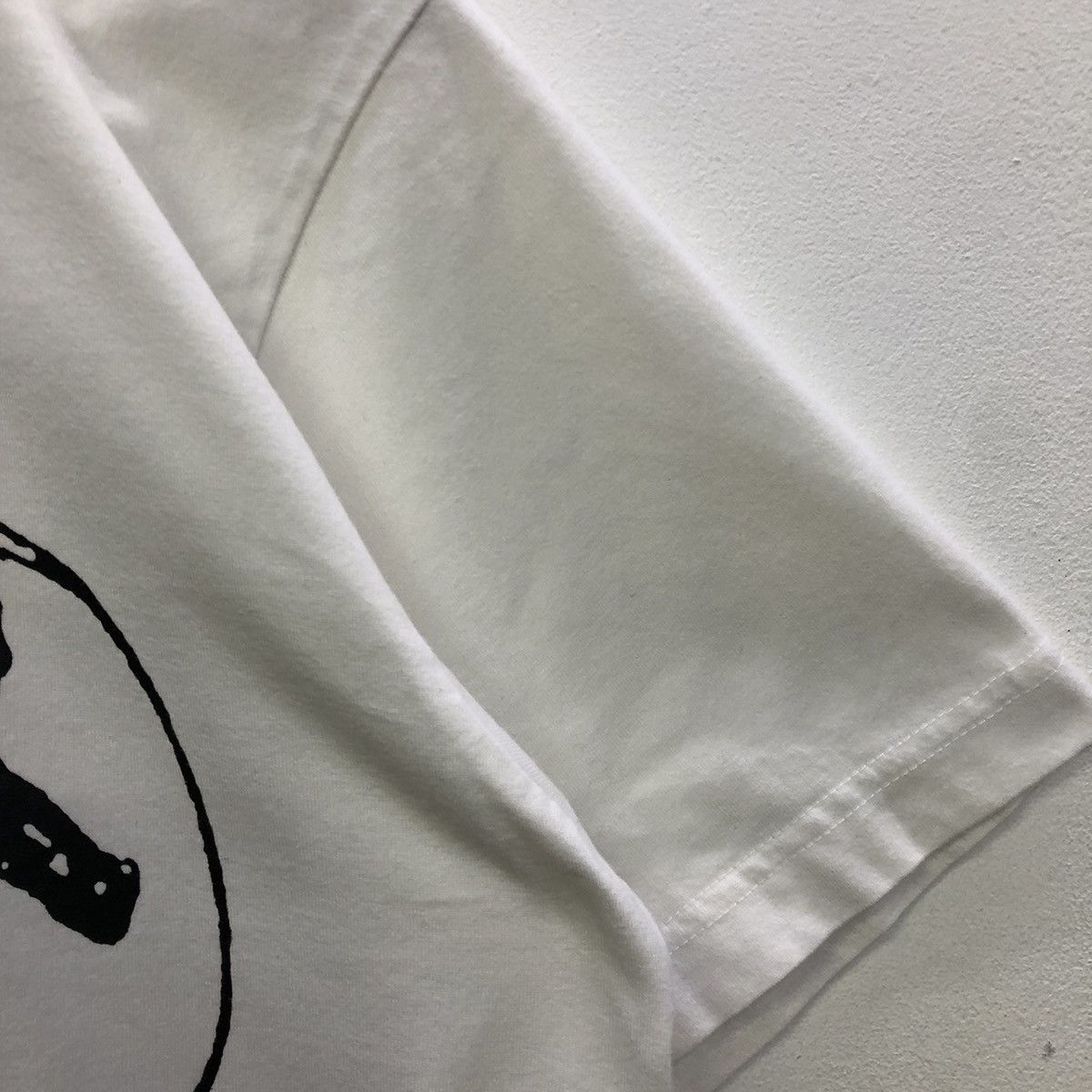 Barbara Kruger Uniqlo X Barbara Kruger X Rare Against The Machine Tshirt Size US M / EU 48-50 / 2 - 5 Thumbnail