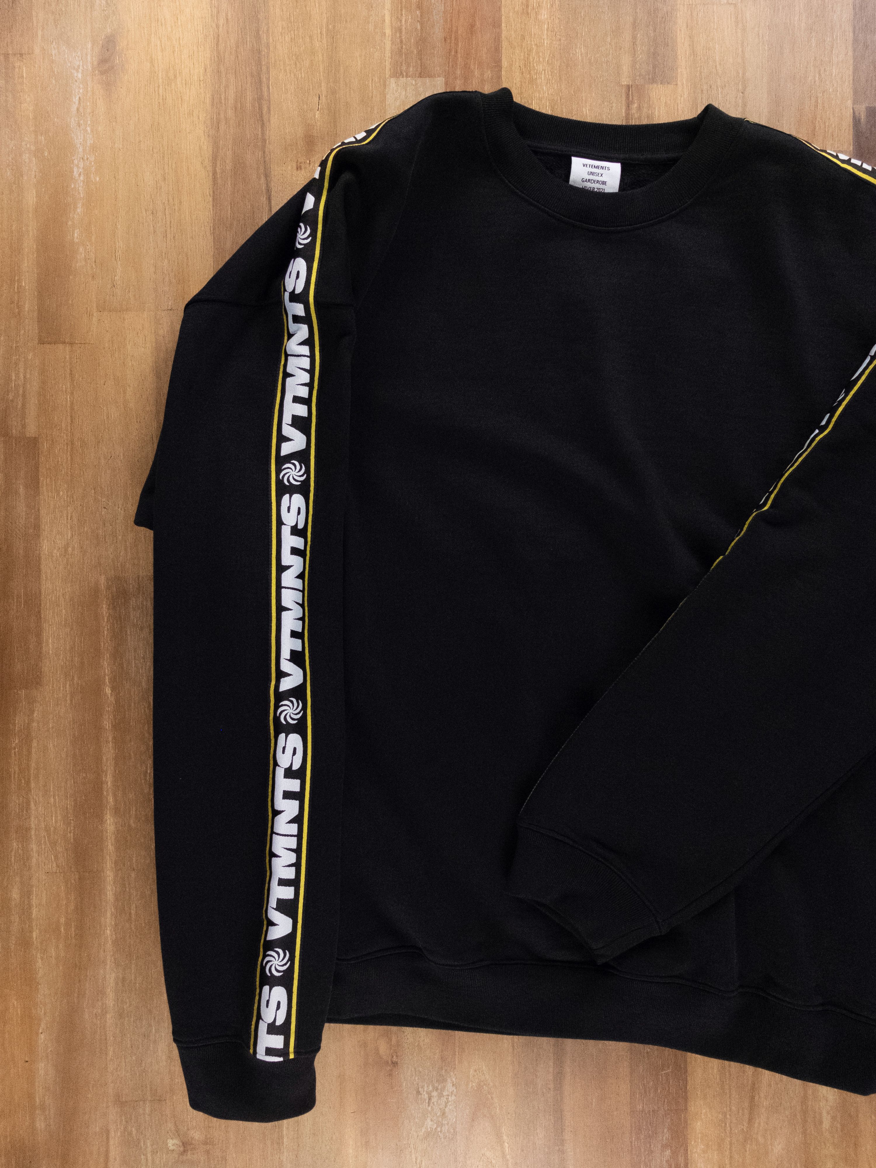 Vetements $760 VETEMENTS black taped logo crew sweatshirt - Large Size US L / EU 52-54 / 3 - 6 Thumbnail