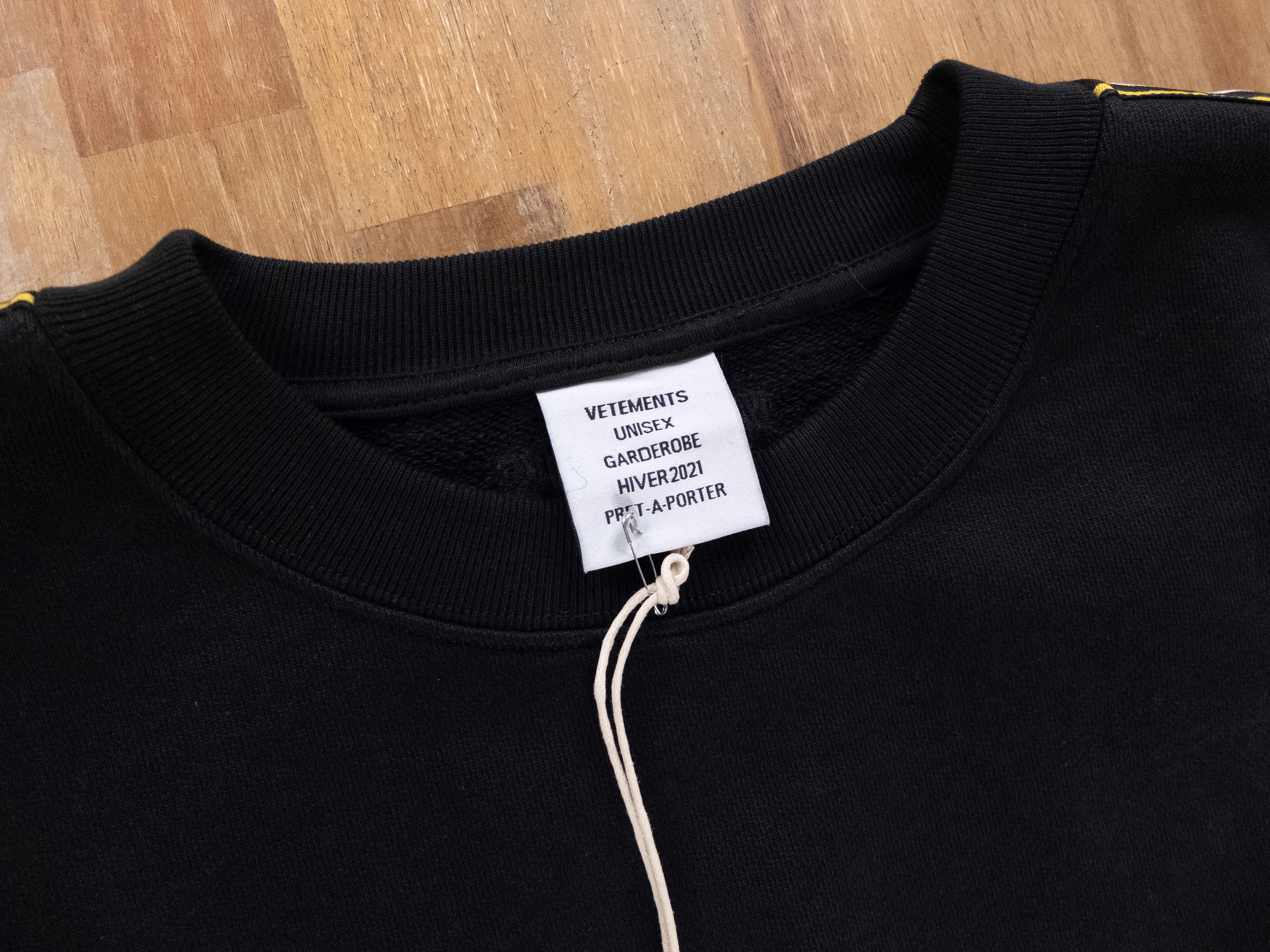 Vetements $760 VETEMENTS black taped logo crew sweatshirt - Large Size US L / EU 52-54 / 3 - 5 Thumbnail