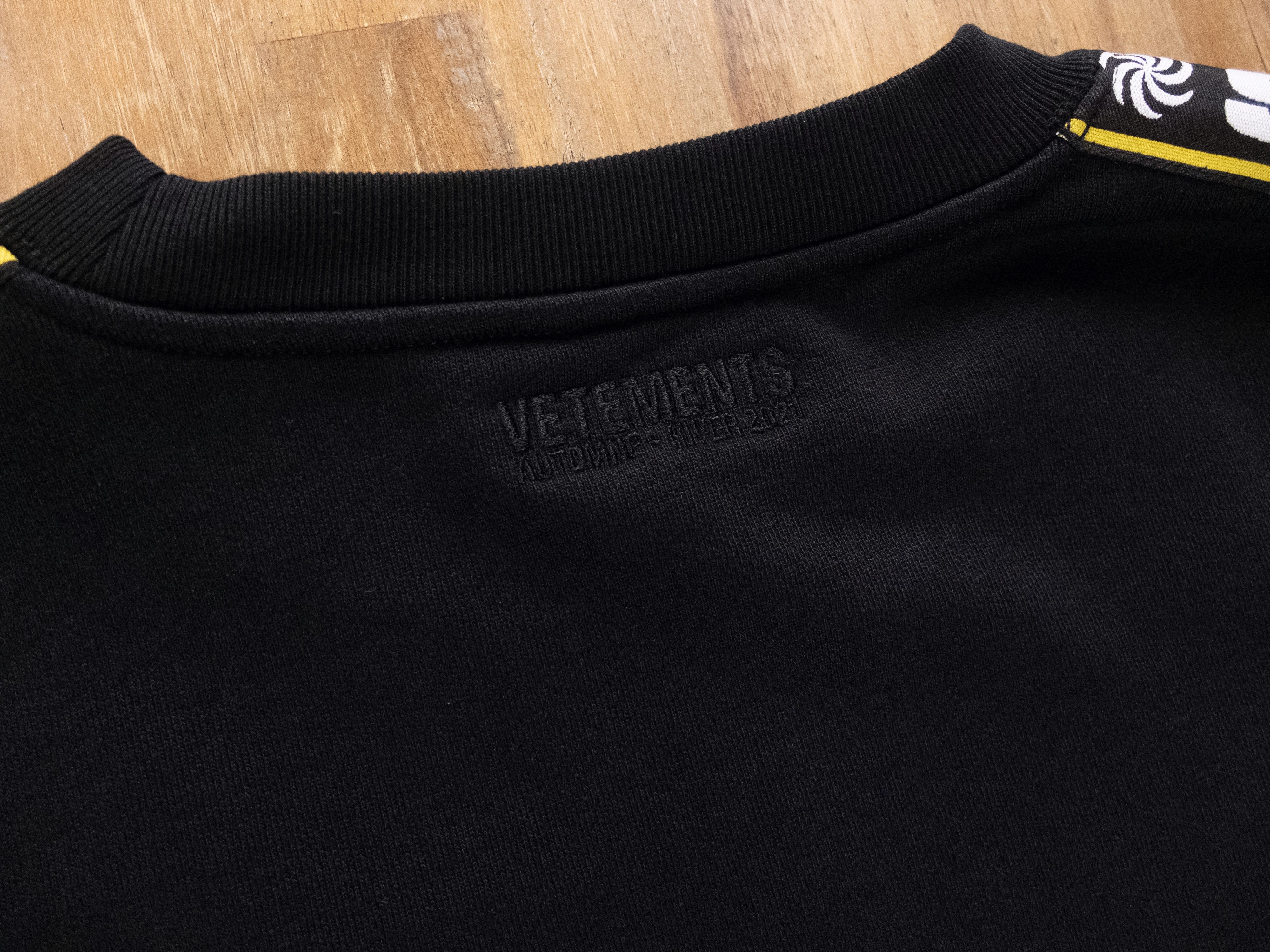 Vetements $760 VETEMENTS black taped logo crew sweatshirt - Large Size US L / EU 52-54 / 3 - 10 Thumbnail
