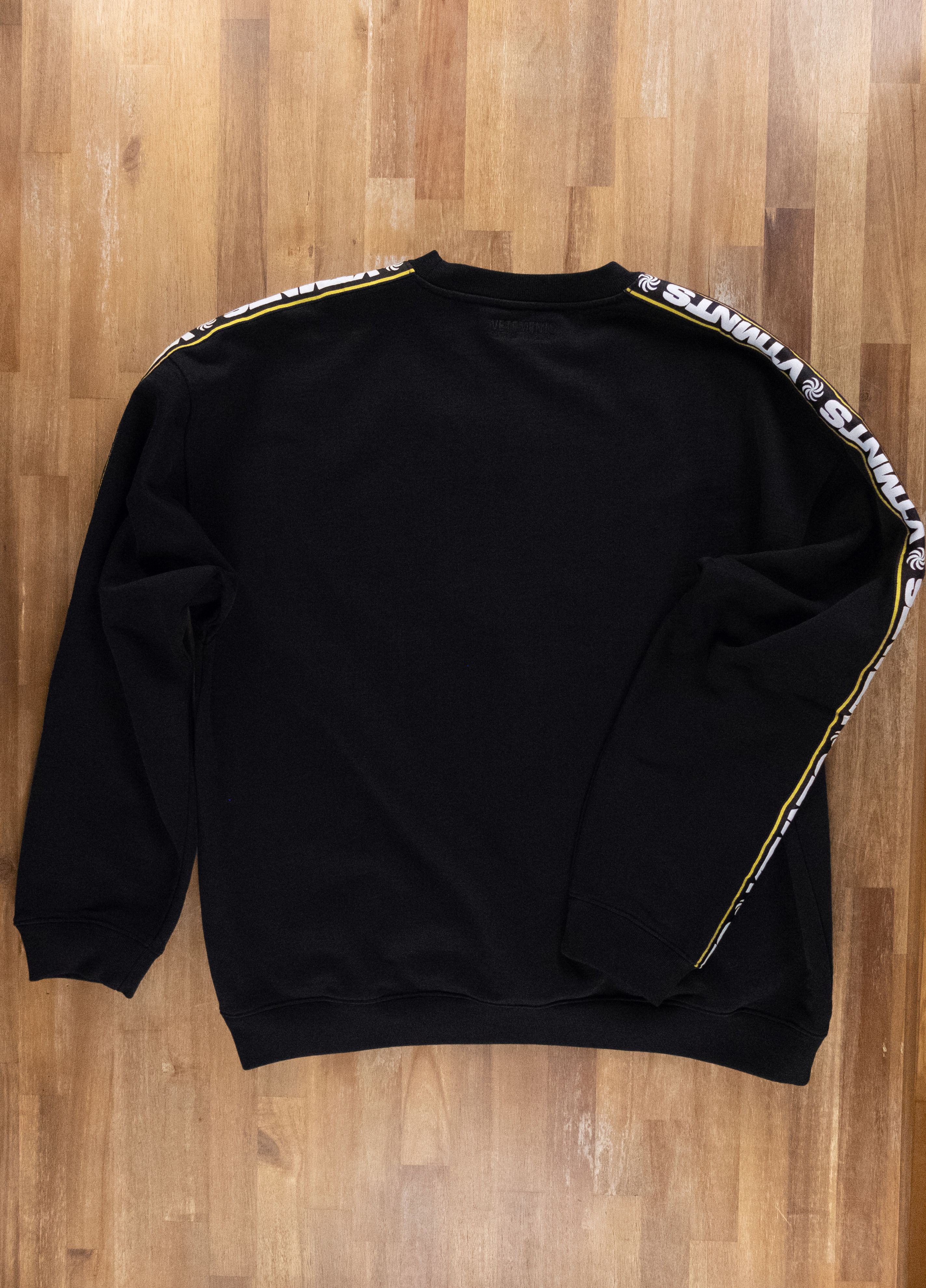 Vetements $760 VETEMENTS black taped logo crew sweatshirt - Large Size US L / EU 52-54 / 3 - 9 Thumbnail