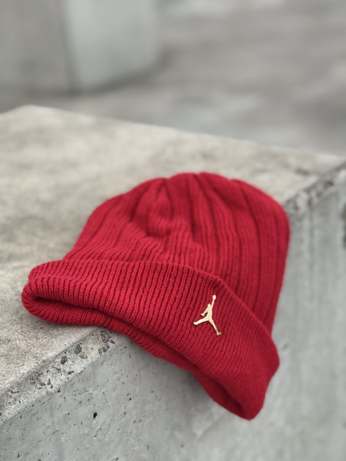 Jordan Brand × Nike Air Jordan Beanie Metallic Gold / Cuffed ingot, Gym Red hat Size ONE SIZE - 4 Thumbnail