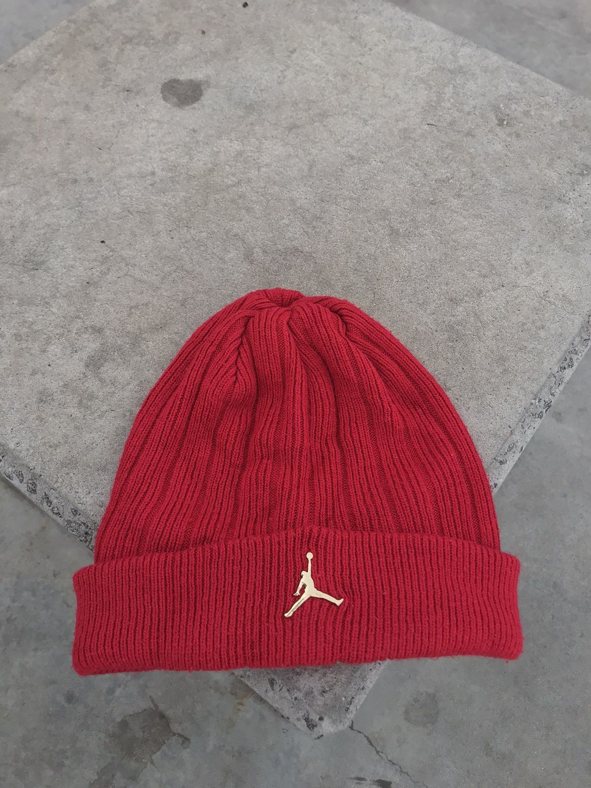 Jordan Brand × Nike Air Jordan Beanie Metallic Gold / Cuffed ingot, Gym Red hat Size ONE SIZE - 6 Thumbnail