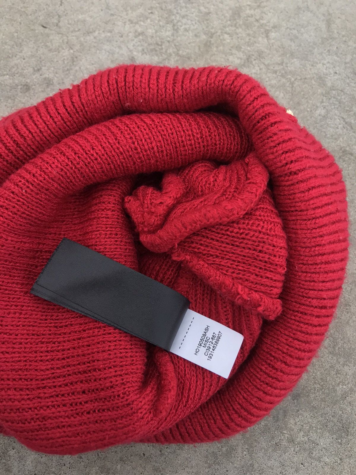 Jordan Brand × Nike Air Jordan Beanie Metallic Gold / Cuffed ingot, Gym Red hat Size ONE SIZE - 9 Thumbnail