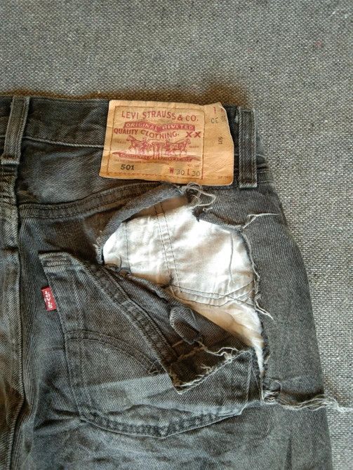 Levi's × Vintage 90s Vintage Levis 501 Faded Black Distressed Jeans 30x31 Size US 30 / EU 46 - 4 Thumbnail