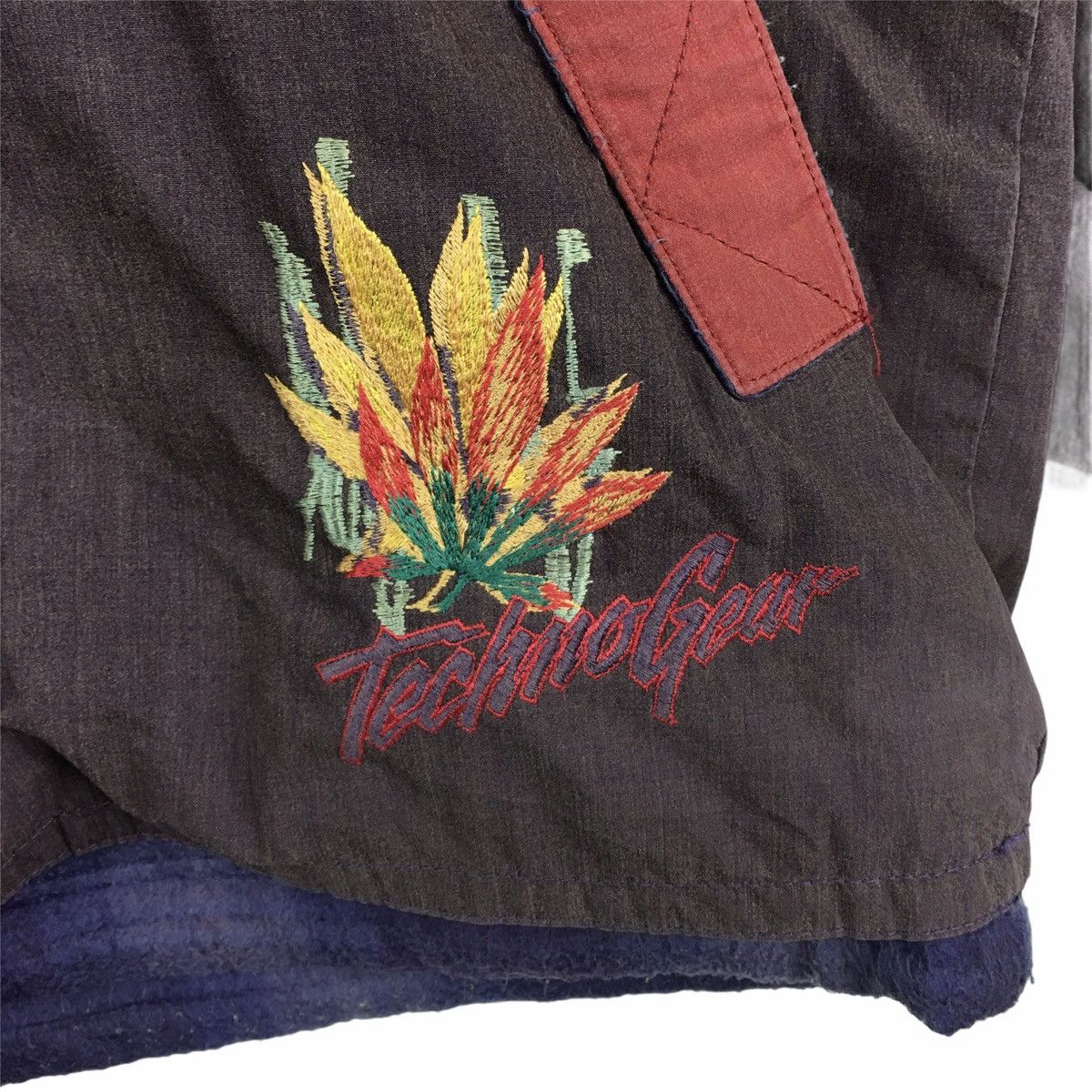 Descente Vtg DESCENTE JAPAN Ski Techno Gear Heavy Jacket Windbreaker Size US L / EU 52-54 / 3 - 3 Thumbnail