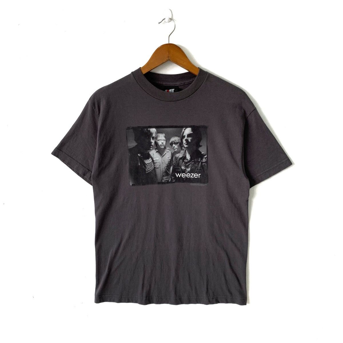 image of Band Tees x Giant Vintage 2001 Weezer Giant Tag Band Merch Tshirt in Grey, Men's (Size Medium)